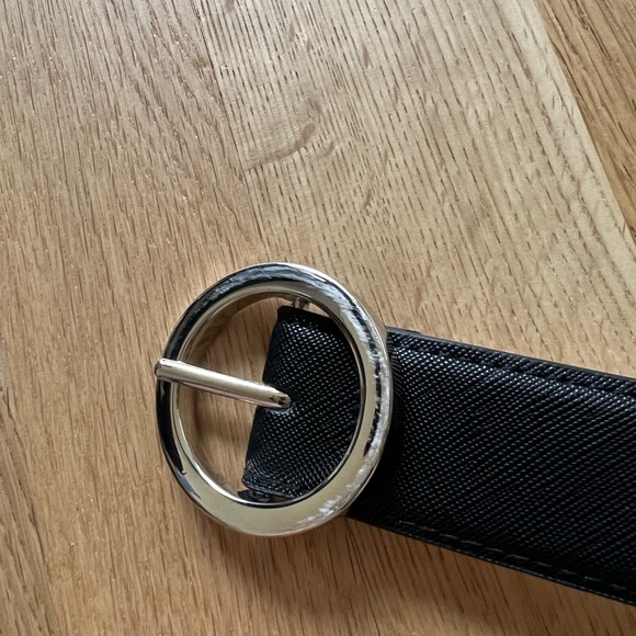 Steve Madden Woman’s Black and White Reversible Belt 41” *Worn Twice* - Picture 3 of 9